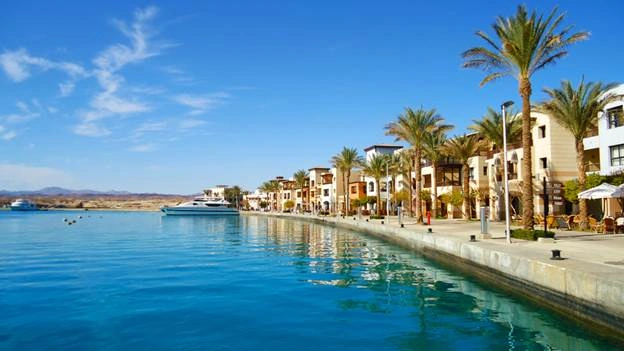 Le barche che partono per escursioni a Port Ghalib a Marsa Alam