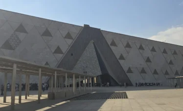 Ingresso del Grande Museo Egizio al Cairo visitato durante l’escursione da Hurghada in giornata