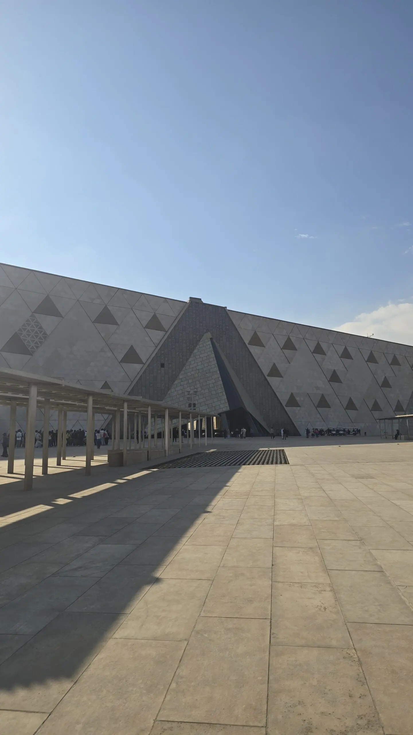 Ingresso del Grande Museo Egizio al Cairo visitato durante l’escursione da Hurghada in giornata