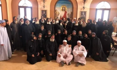 Monaci copti nei Monasteri di Sant’Antonio e San Paolo durante l’escursione da Hurghada