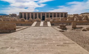 Facciata del Tempio di Seti I ad Abydos, tappa dell’escursione da Marsa Alam a Dendera e Abydos in giornata