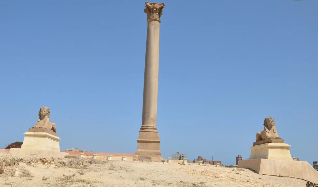 La Colonna di Pompeo ad Alessandria visitata durante la gita da Marsa Matrouh in auto privata con guida italiana