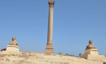 La Colonna di Pompeo ad Alessandria visitata durante la gita da Marsa Matrouh in auto privata con guida italiana