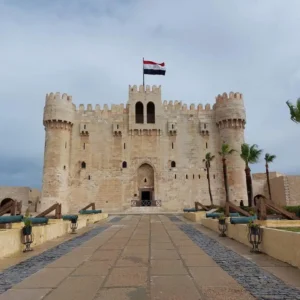 La Fortezza di Qaitbey ad Alessandria visitata durante la gita in auto privata dal Cairo con guida italiana