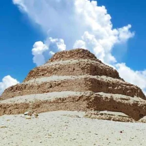 piramide-a-gradoni-di-saqqara-eescursione-di-un-giorno-a-memphis–saqqara-e-piramidi-di-giza