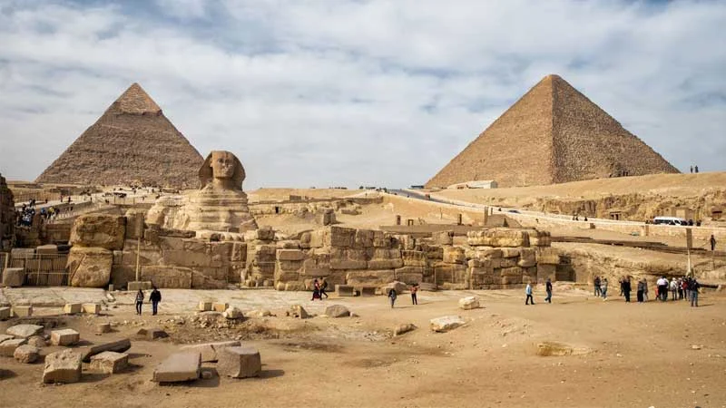 Le Piramidi di Giza e la Sfinge visitate durante il tour al Cairo e alle Piramidi da Marsa Matrouh in auto privata con guida italiana