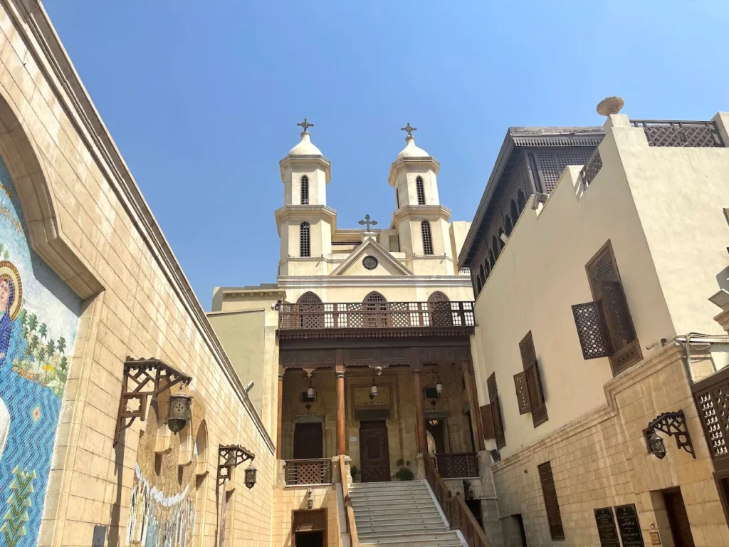 chiesa-sospesa-cairo