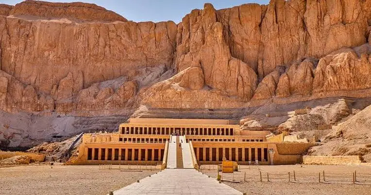 Tempio di Hatshepsut a Deir el-Bahari incastonato nella roccia, Luxor